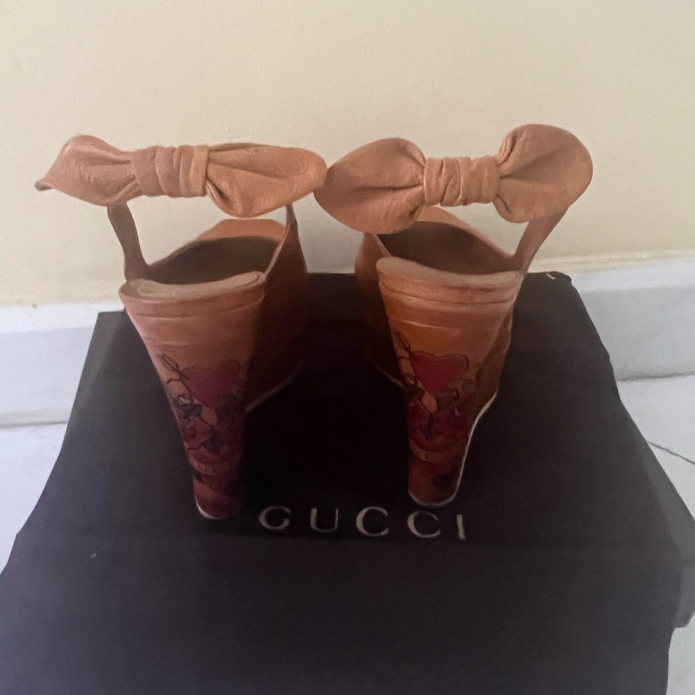 Athletic Gucci shoes - Picture 4 of 8